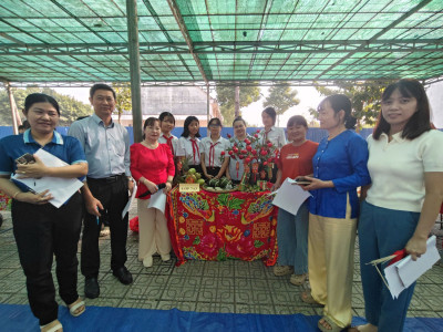 SÔI NỔI CUỘC THI GÓI BÁNH CHƯNG, BÁNH GIẦY TẠI TRƯỜNG THCS ĐỊNH HÒA