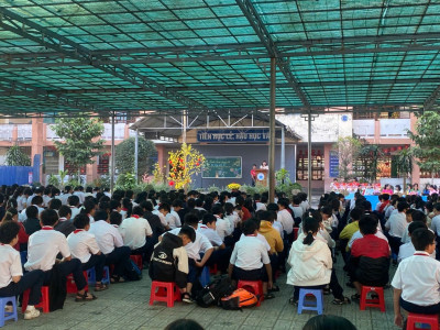 TRƯỜNG THCS ĐỊNH HÒA TỔ CHỨC SINH HOẠT NGOẠI KHÓA “QUẢN LÝ TIẾT KIỆM – CHI TIÊU THÔNG MINH” KẾT HỢP TRAO HỌC BỔNG, QUÀ TẾT CHO HỌC SINH CÓ HOÀN CẢNH KHÓ KHĂN