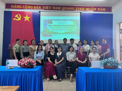 SINH HOẠT CHUYÊN MÔN CỤM 12: CHUYÊN ĐỀ “LỒNG GHÉP NỘI DUNG GIÁO DỤC QUỐC PHÒNG, AN NINH VÀ TÍCH HỢP STEM TRONG DẠY HỌC LỊCH SỬ”