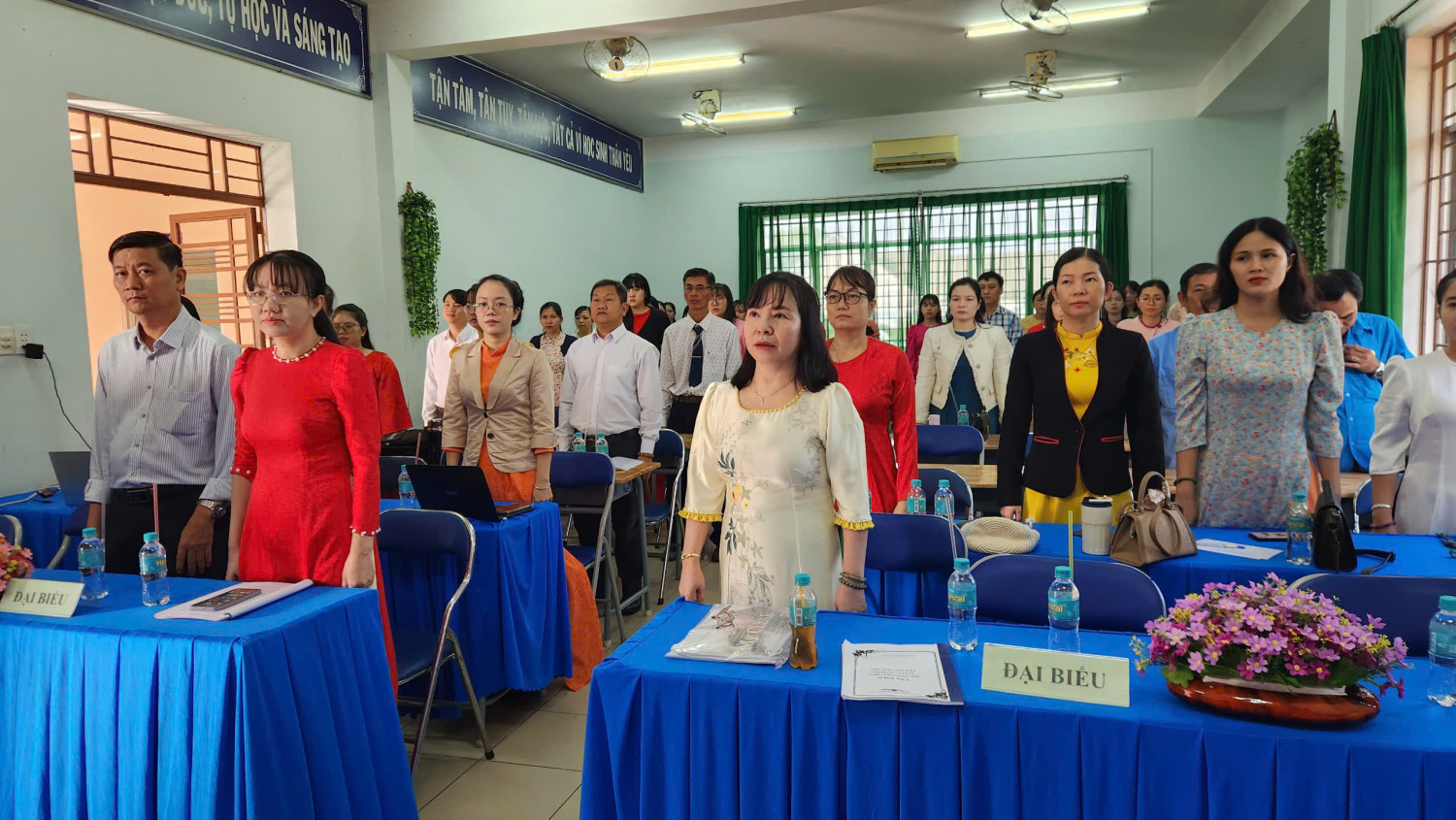 TRƯỜNG THCS ĐỊNH HÒA TỔ CHỨC HỘI NGHỊ VIÊN CHỨC, NGƯỜI LAO ĐỘNG NĂM HỌC 2025–2026