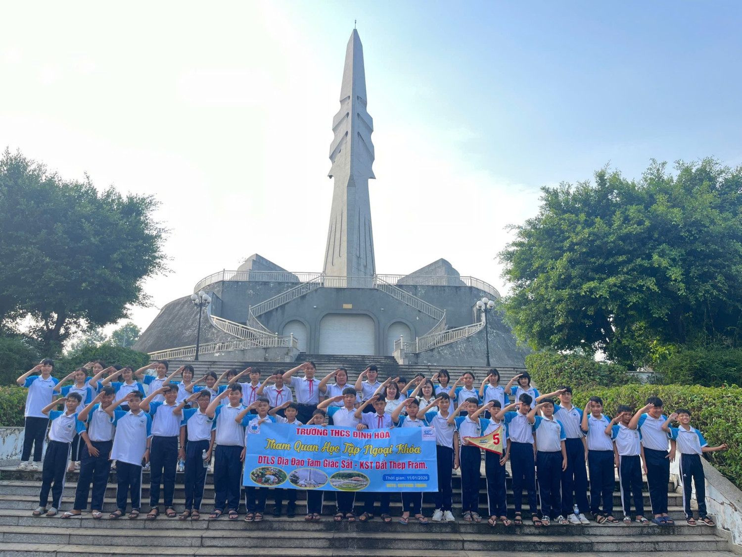 🌿 TRƯỜNG THCS ĐỊNH HÒA TỔ CHỨC CHƯƠNG TRÌNH “HÀNH TRÌNH VỀ ĐẤT THÉP CỦ CHI – TRẢI NGHIỆM ĐỊA ĐẠO TAM GIÁC SẮT VÀ ĐẤT THÉP FARM”