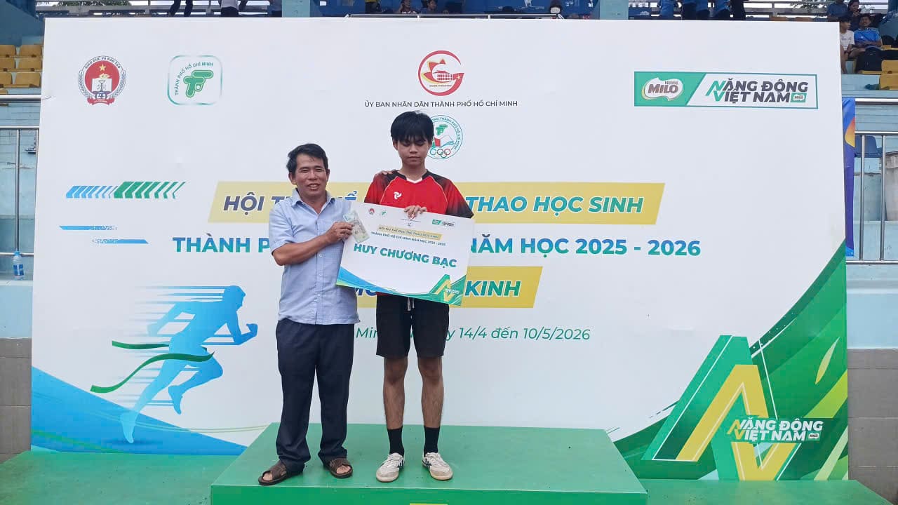 TRƯỜNG THCS ĐỊNH HÒA – VINH DANH EM LÊ ĐỨC DUY – LỚP 8A7 ĐẠT HUY CHƯƠNG BẠC NỘI DUNG NHẢY XA NAM 89 CẤP THÀNH PHỐ NĂM HỌC 2025-2026